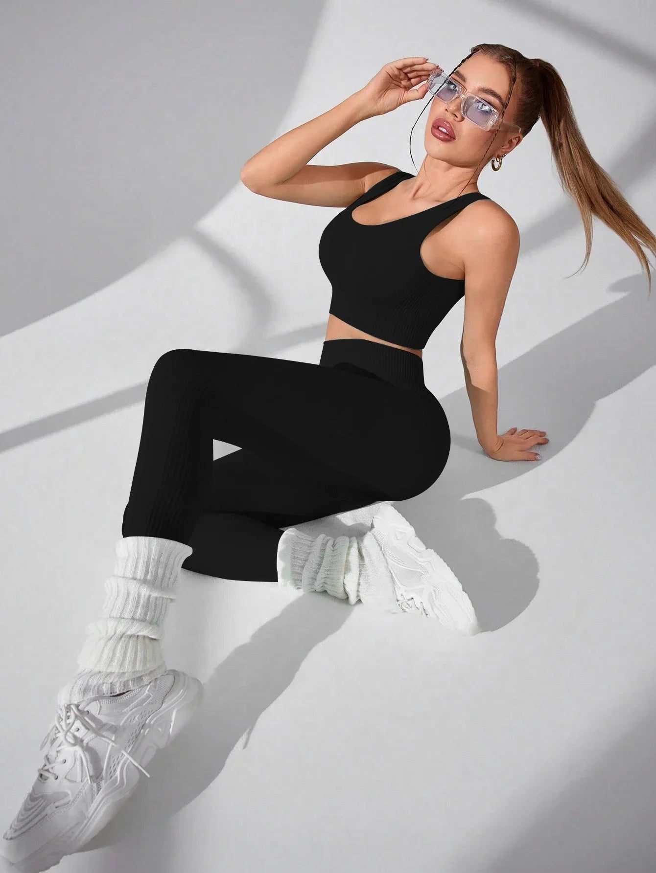 Seamless Yoga Set Womens Leggings And Cross Strap Bra